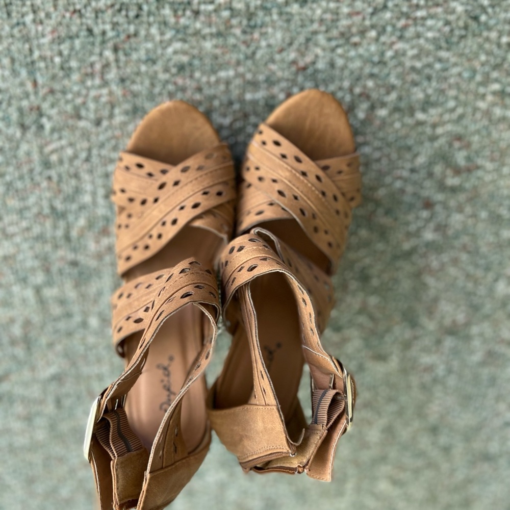 Heels - Picture 3 of 3